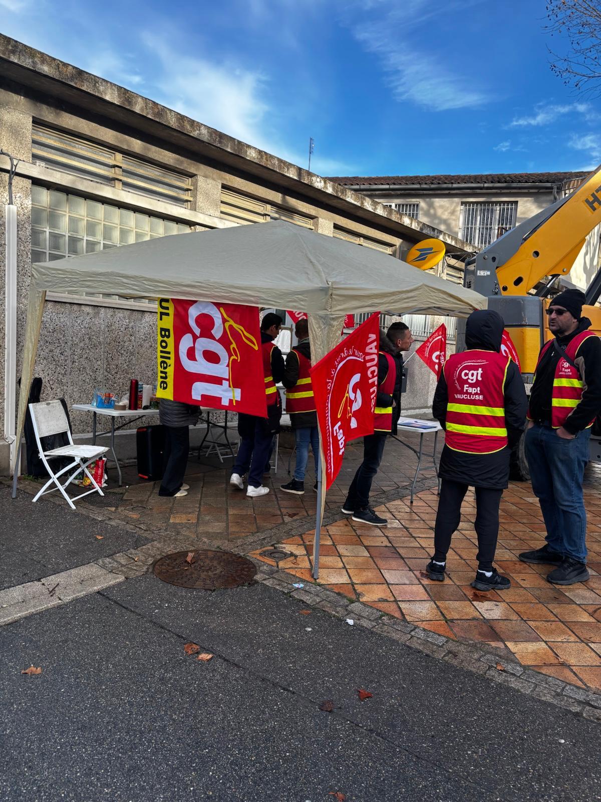 Surchargés, les agents d’accueil de La Poste de Bollène en grève