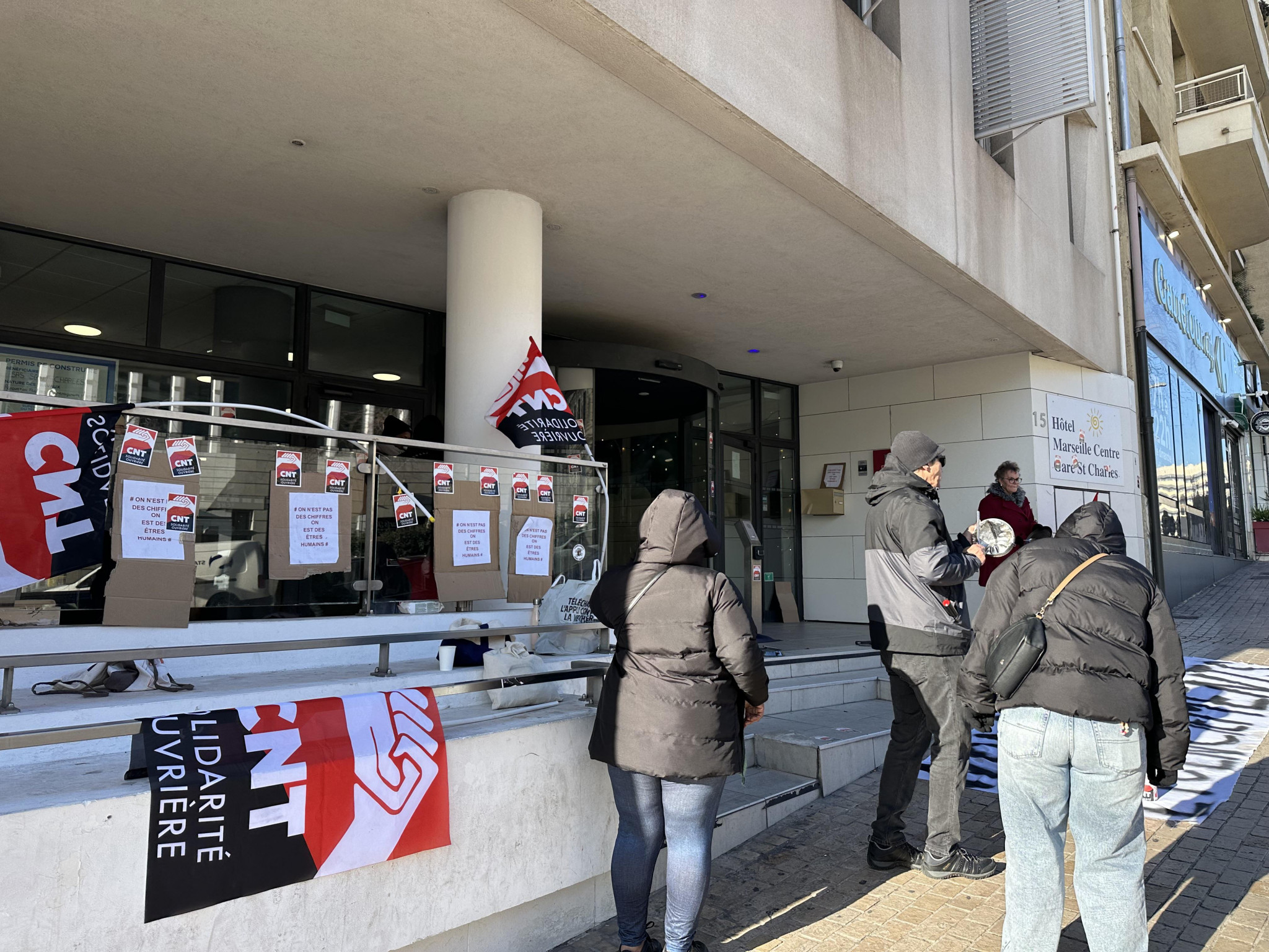 Pas d’avancées mais des entretiens dans le bras de fer de l’ex-Holiday Inn