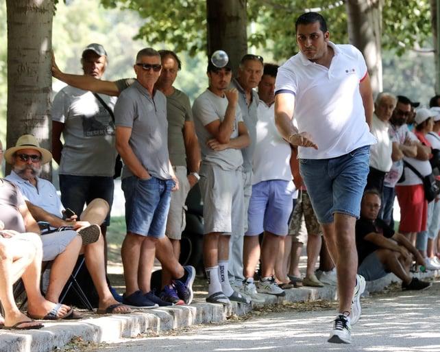 Le Provençal en août, Joël Cantona dans le coup