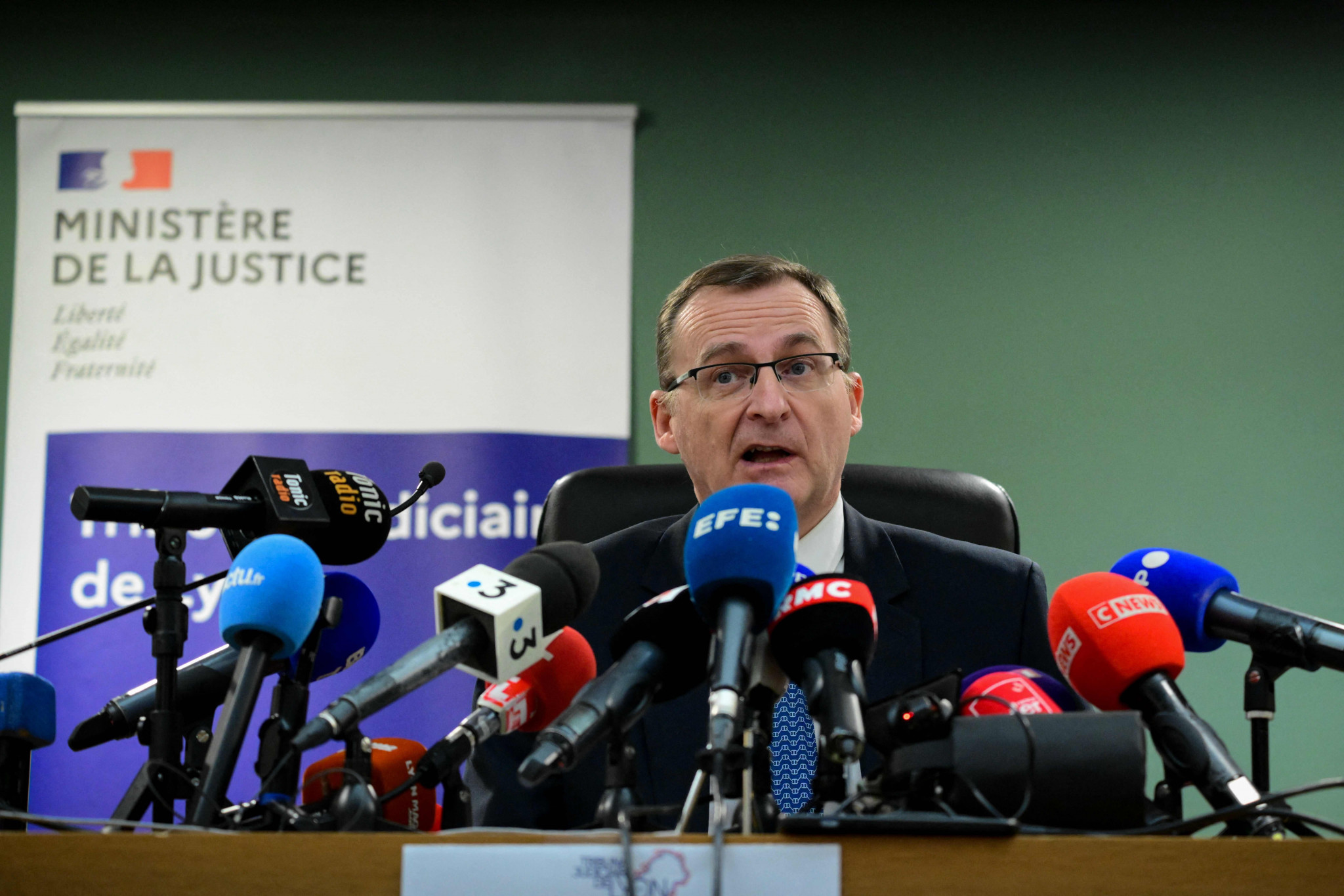 Mort du militant identitaire : 7 mises en examen requises