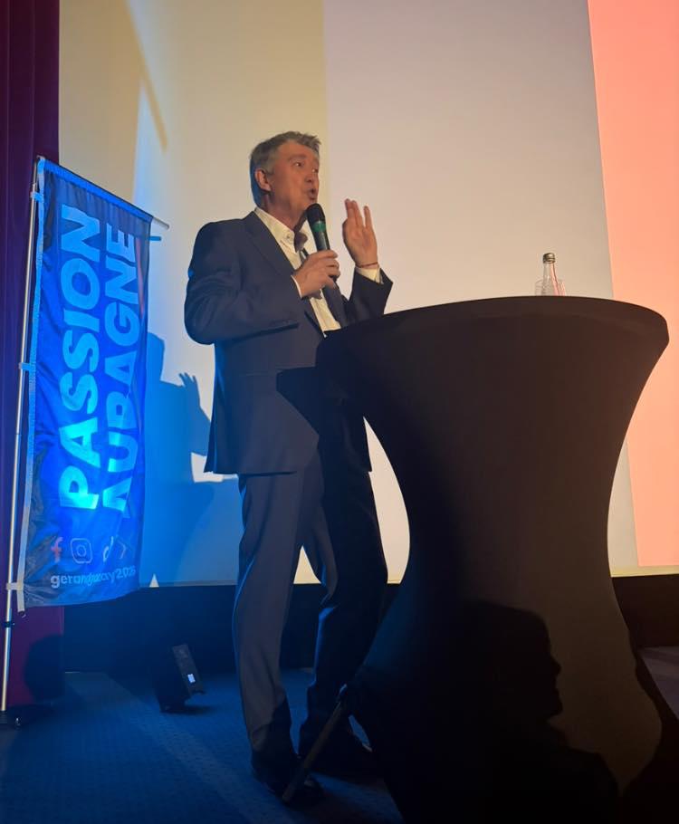 Le maire sortant d’Aubagne Gérard Gazay présente ses colistiers