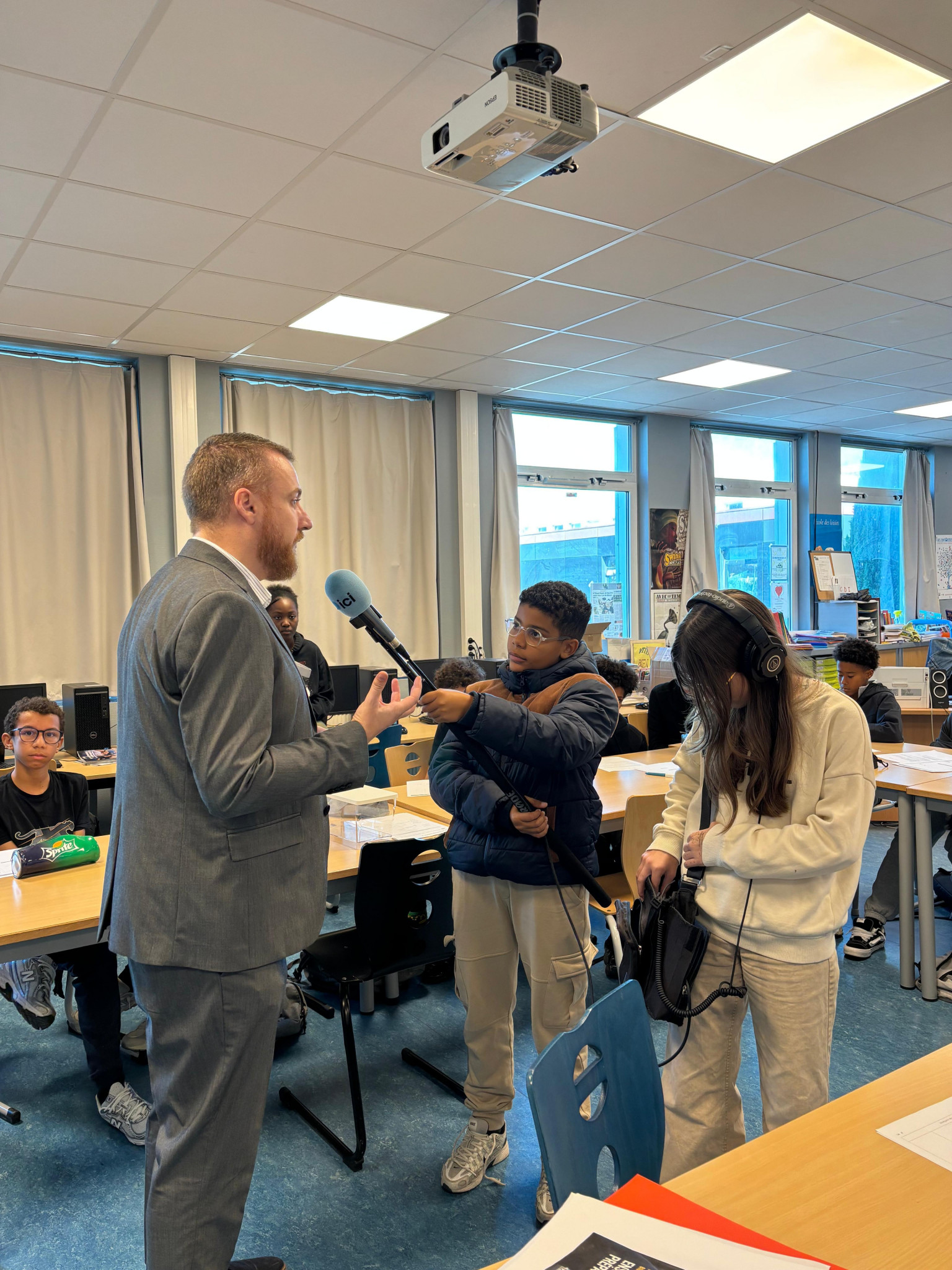 La classe média du collège Louise-Michel, à Marseille, sort son podcast