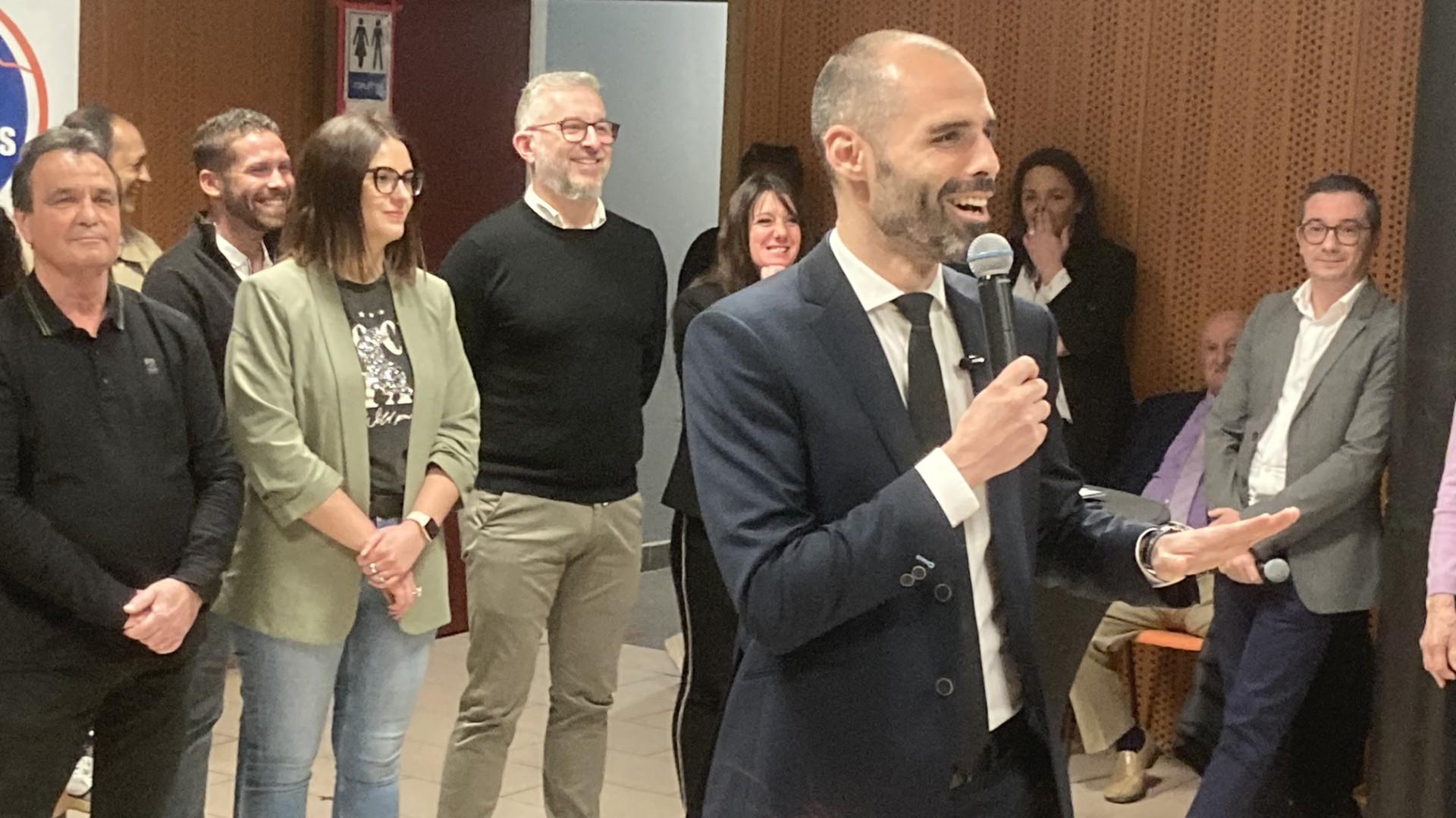 À Forcalquier, le maire sortant à l’écoute