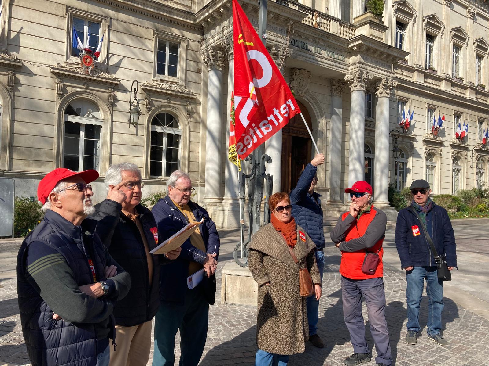 Debout face au péril RN : à Avignon, une défense active des services publics