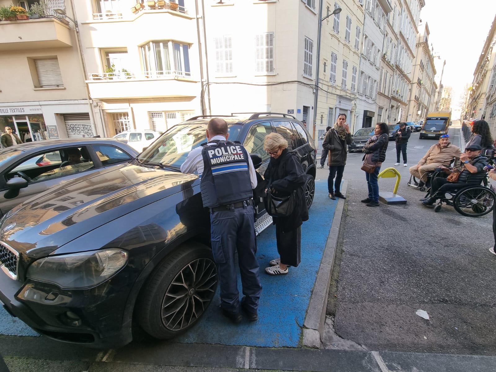 Handicap : un stationnement squatté par les valides à Marseille
