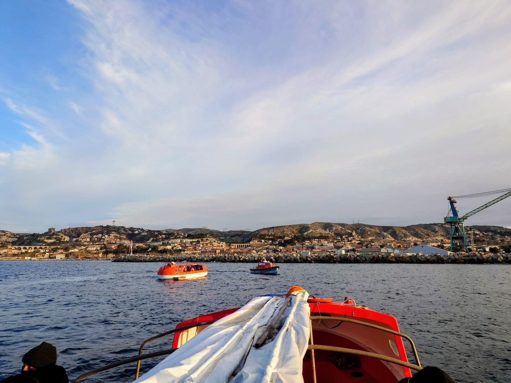 Le navire de croisière MSC Orchestra bloqué par les marins dans le port de Marseille