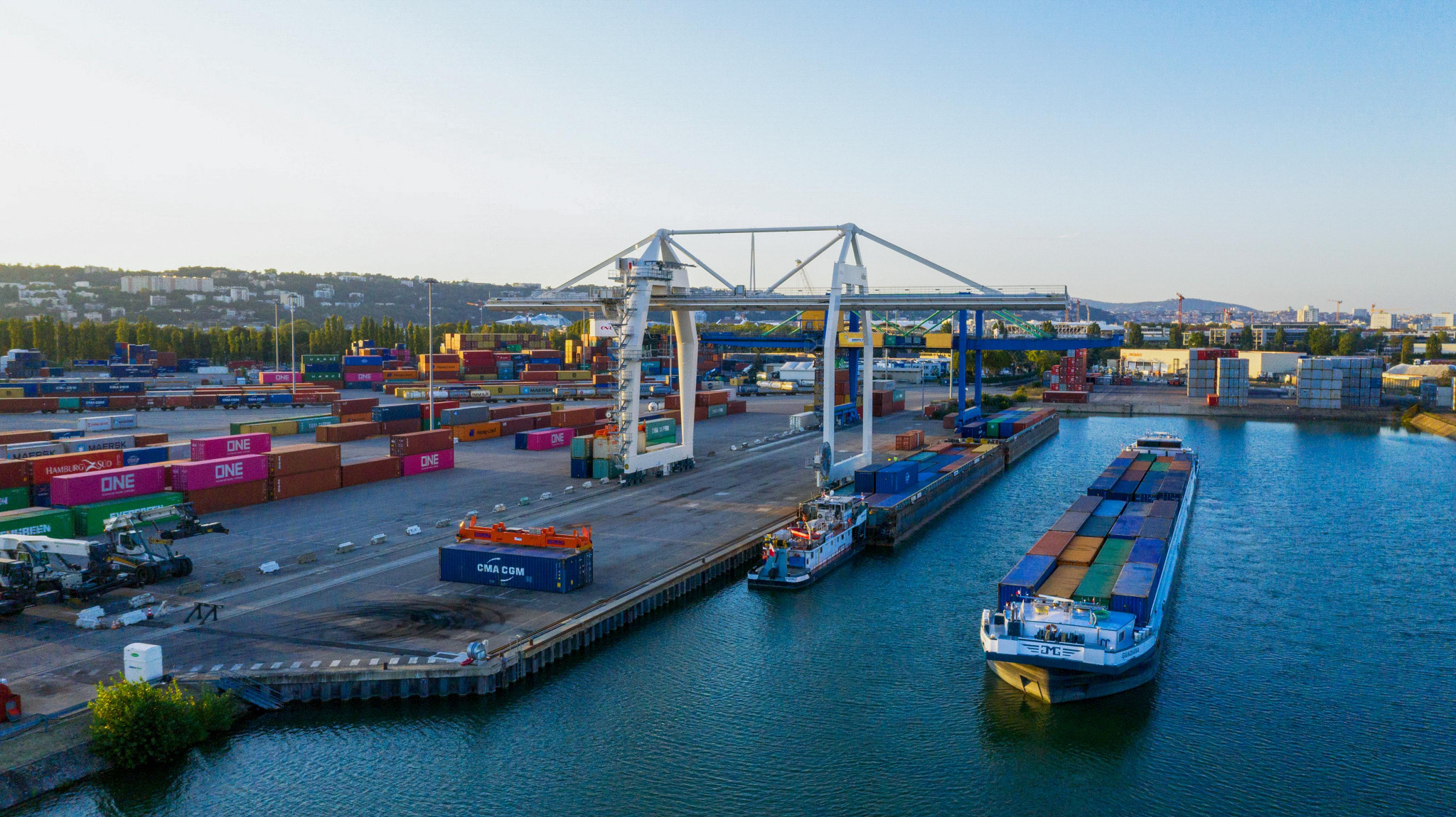 Le transport fluvial entre Fos et Lyon se renforce
