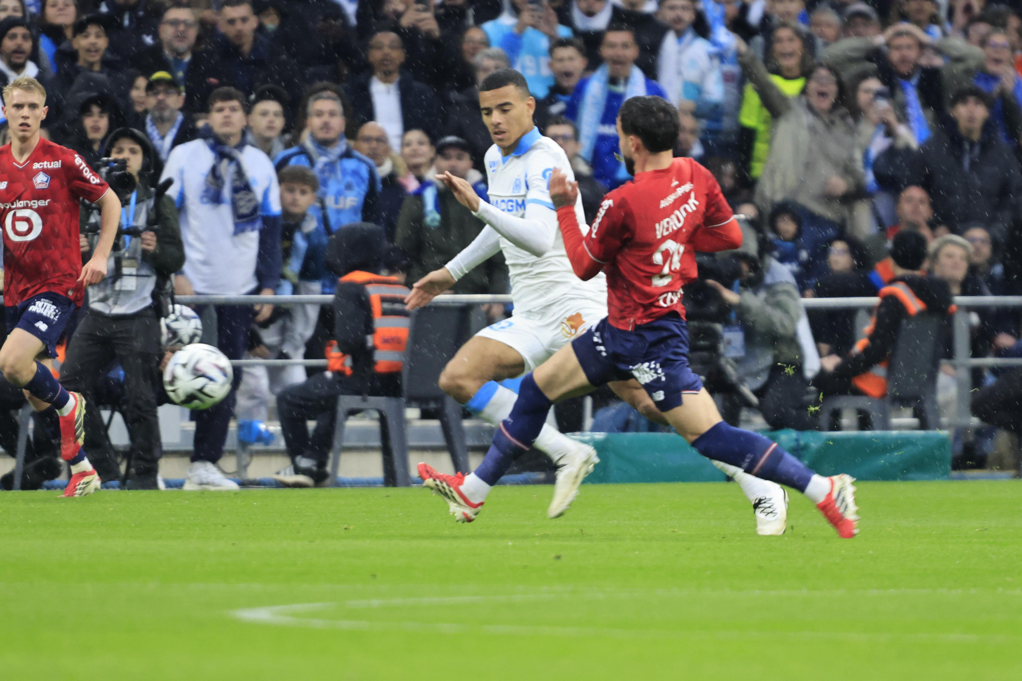 L’OM laisse filer sa chance et craque au pire moment