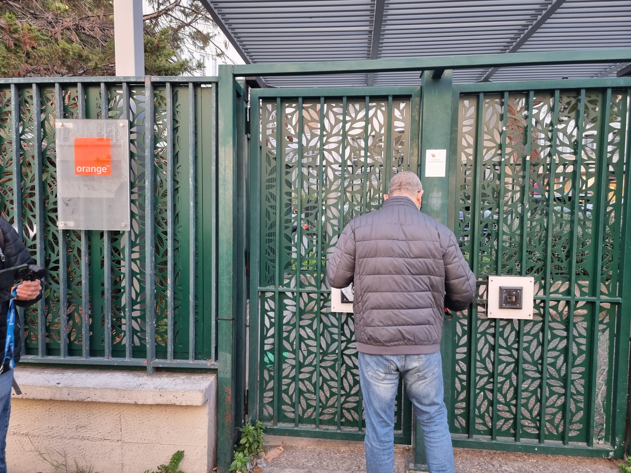 Saint-Mauront fermé, Orange mise sur quatre sites