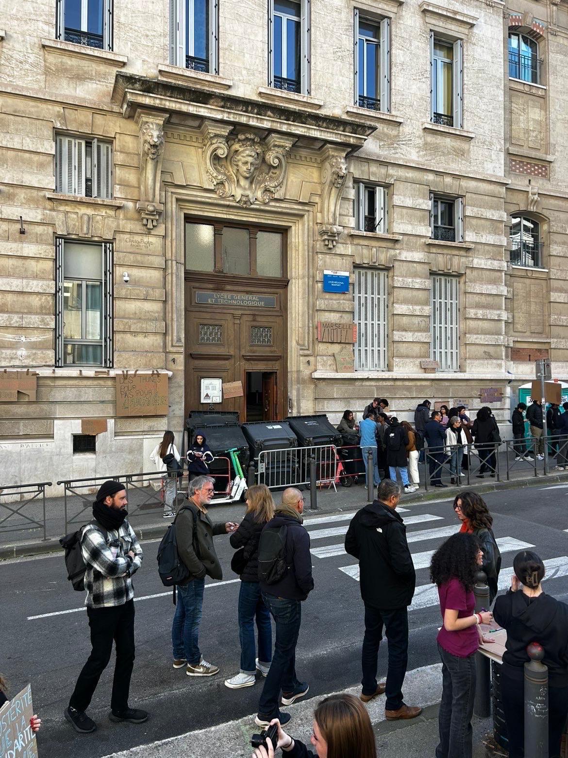 [Grève dans l’éducation nationale] à Marseille, les lycéens toujours mobilisés