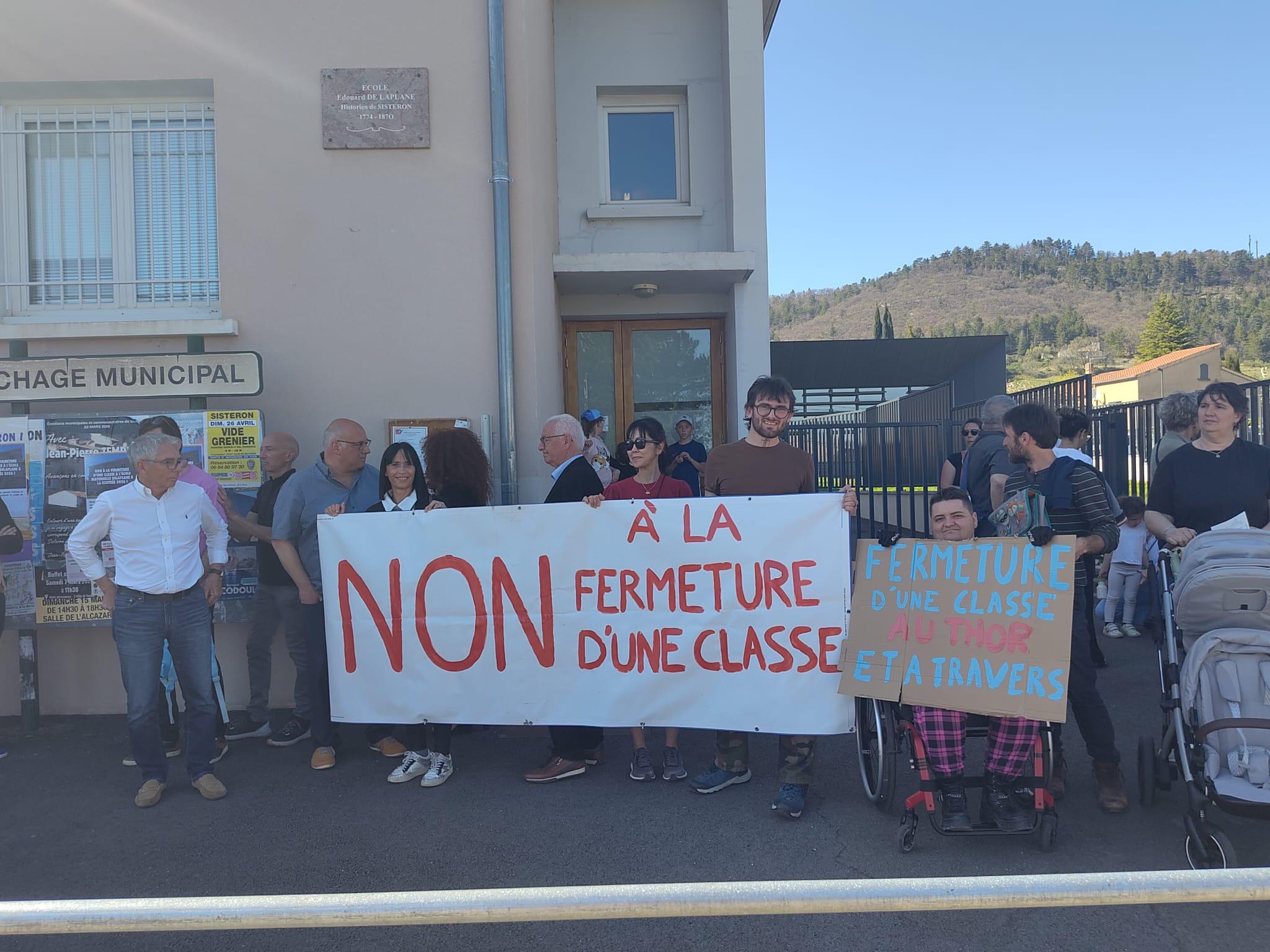 Mobilisés contre des classes fermées