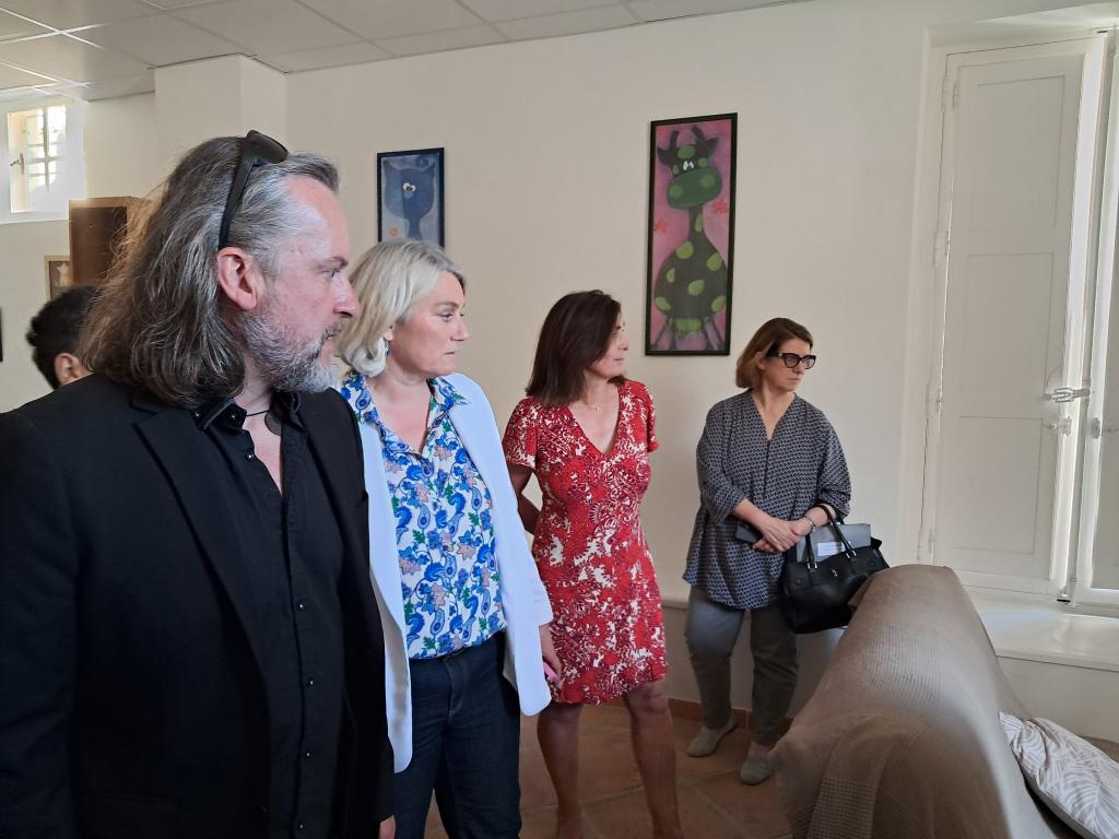 La ministre de la Santé soutient la protection de l’enfance à Aix