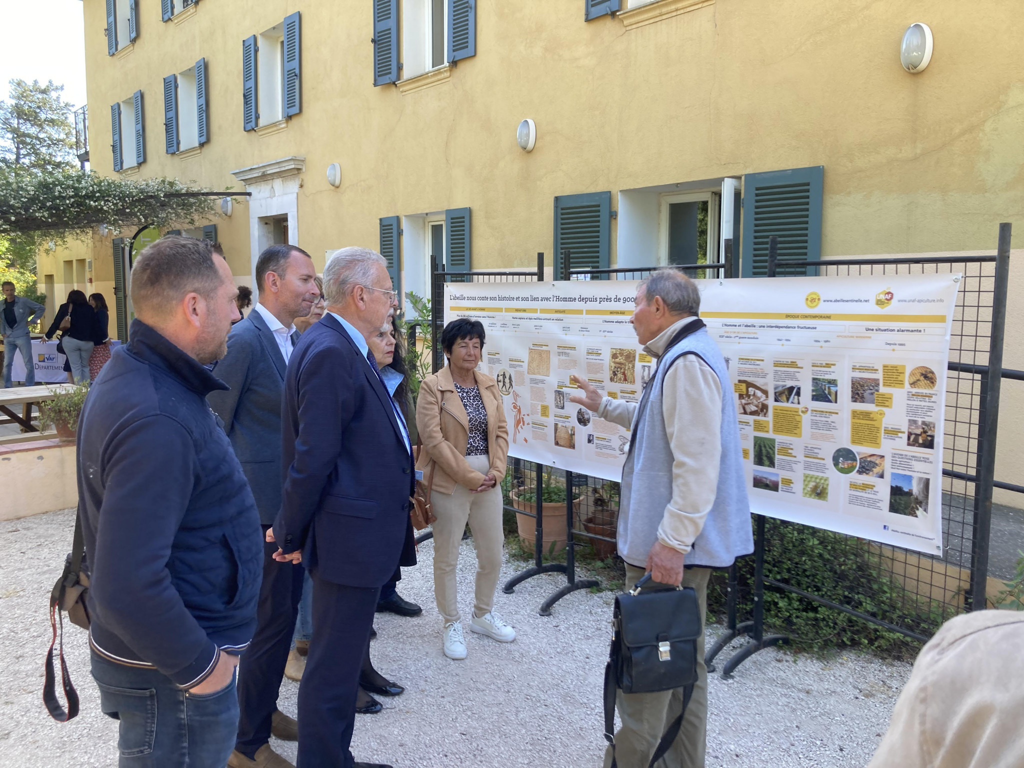 À Toulon, des abeilles à l’écoferme pour piquer la curiosité des citoyens