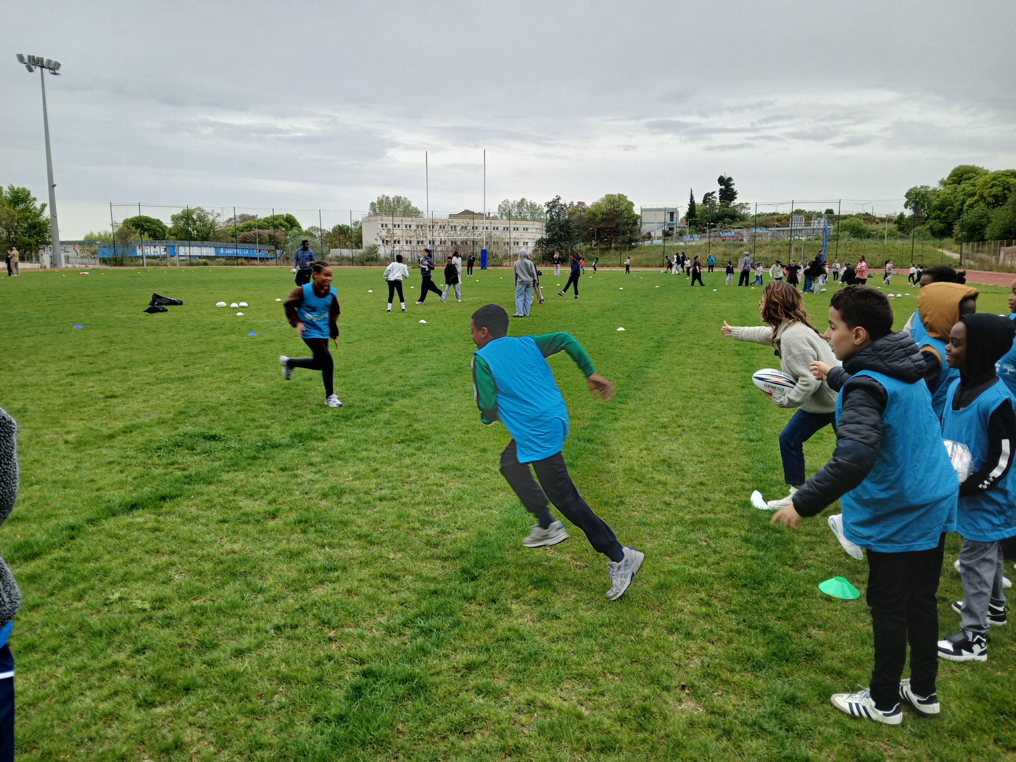 150 minots initiés au rugby dans les quartiers Nord