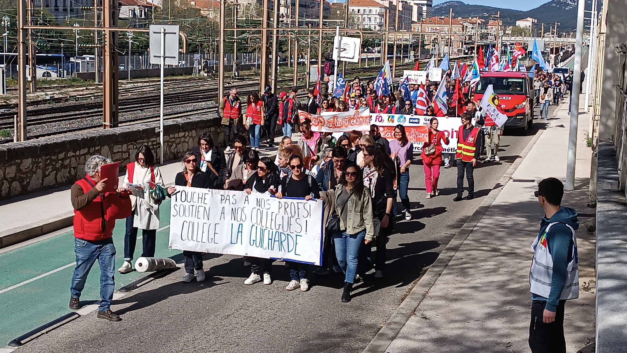 [Grève dans l’éducation nationale] À Toulon, les AESH et enseignants spécialisés sont à bout de souffle
