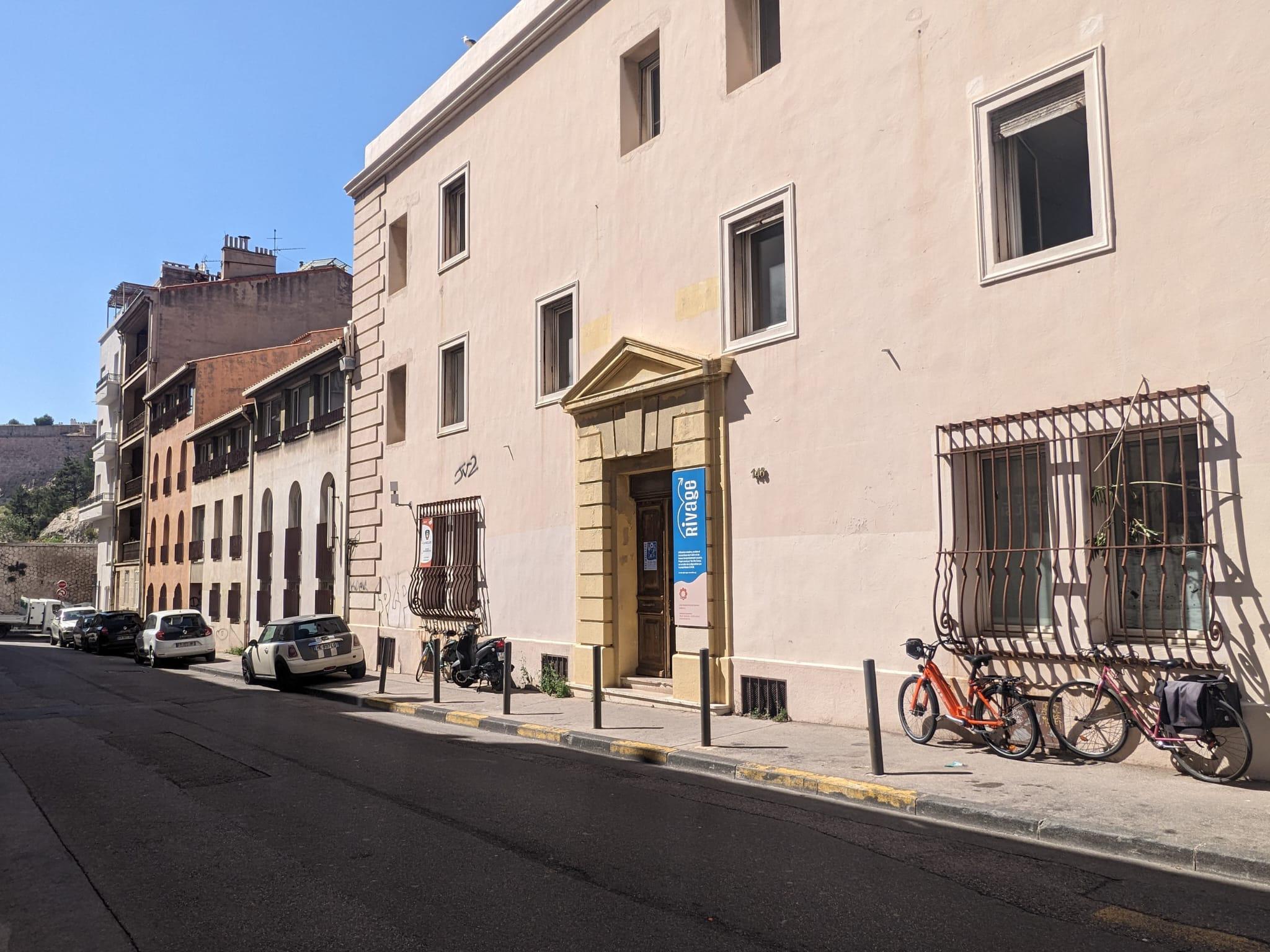 À Marseille, des bureaux transformés temporairement en tiers-lieu