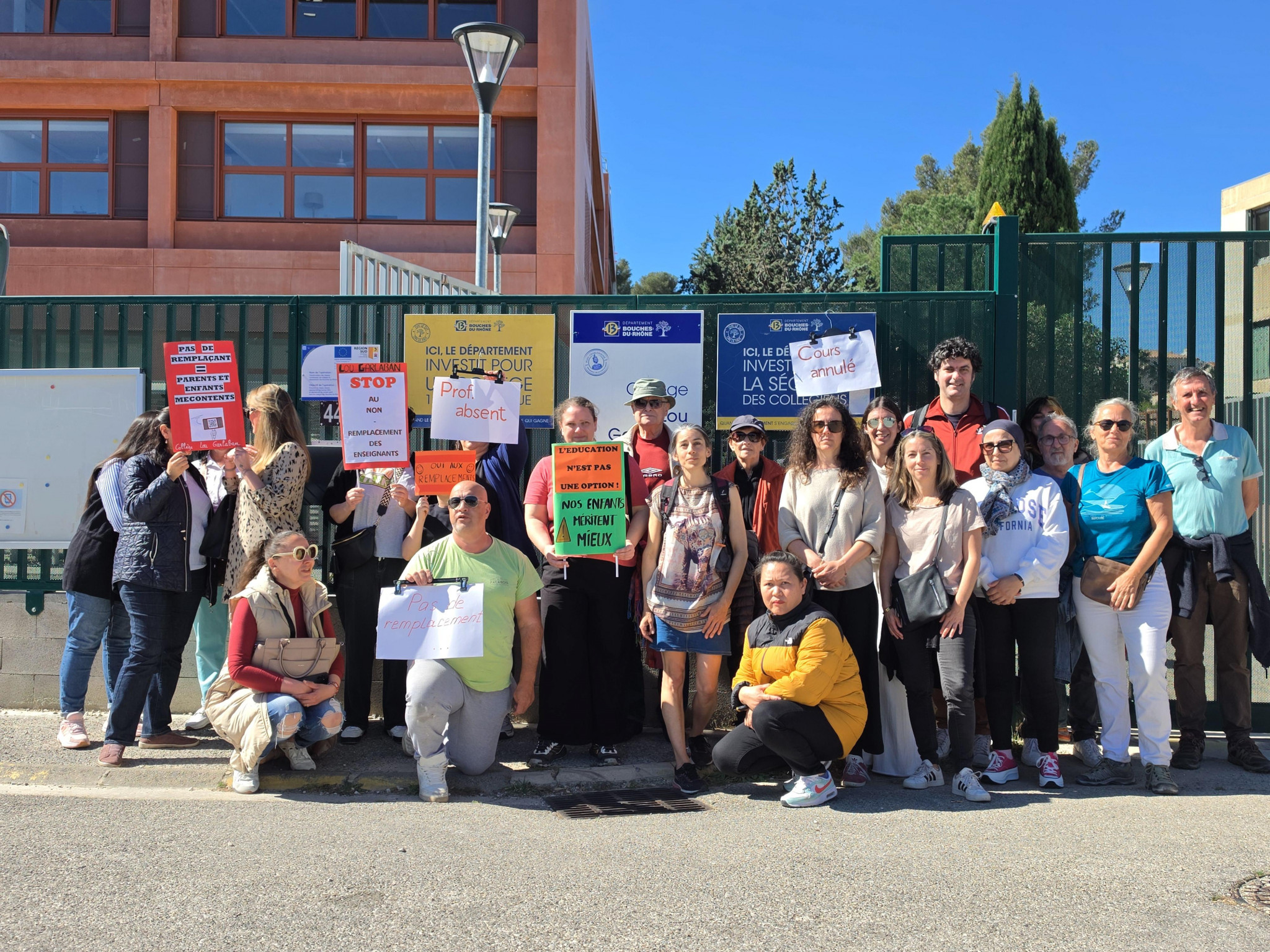 À Aubagne, des parents de collégiens inquiets pour l’avenir de leurs enfants