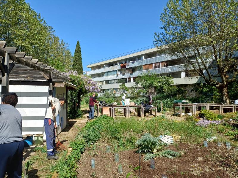 À Aix, un jardin pour mettre les jeunes au travail