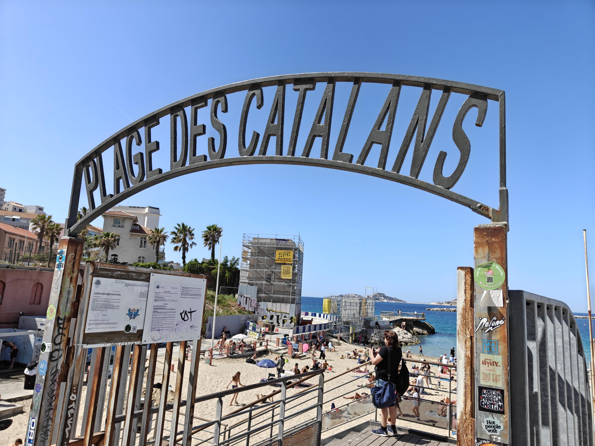 Une tour à sécuriser et le projet de l’anse des Catalans à relancer