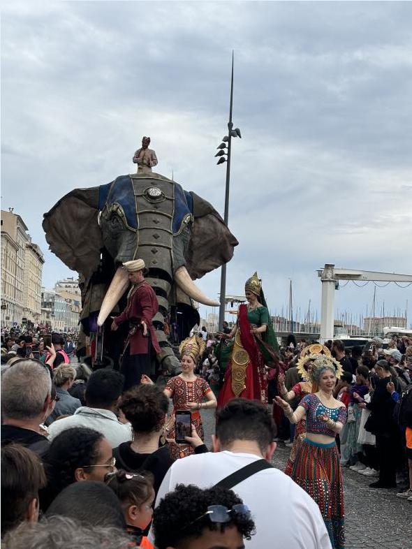 L’extravagance s’invite sur le Vieux-Port à Marseille