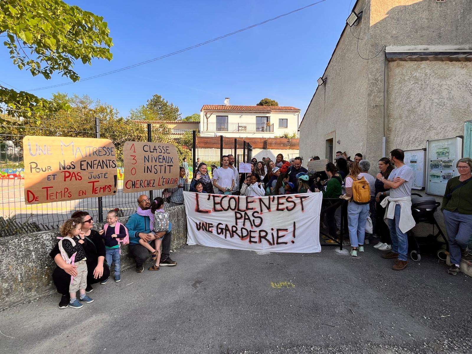 Reillanne : manifestation pour demander une institutrice