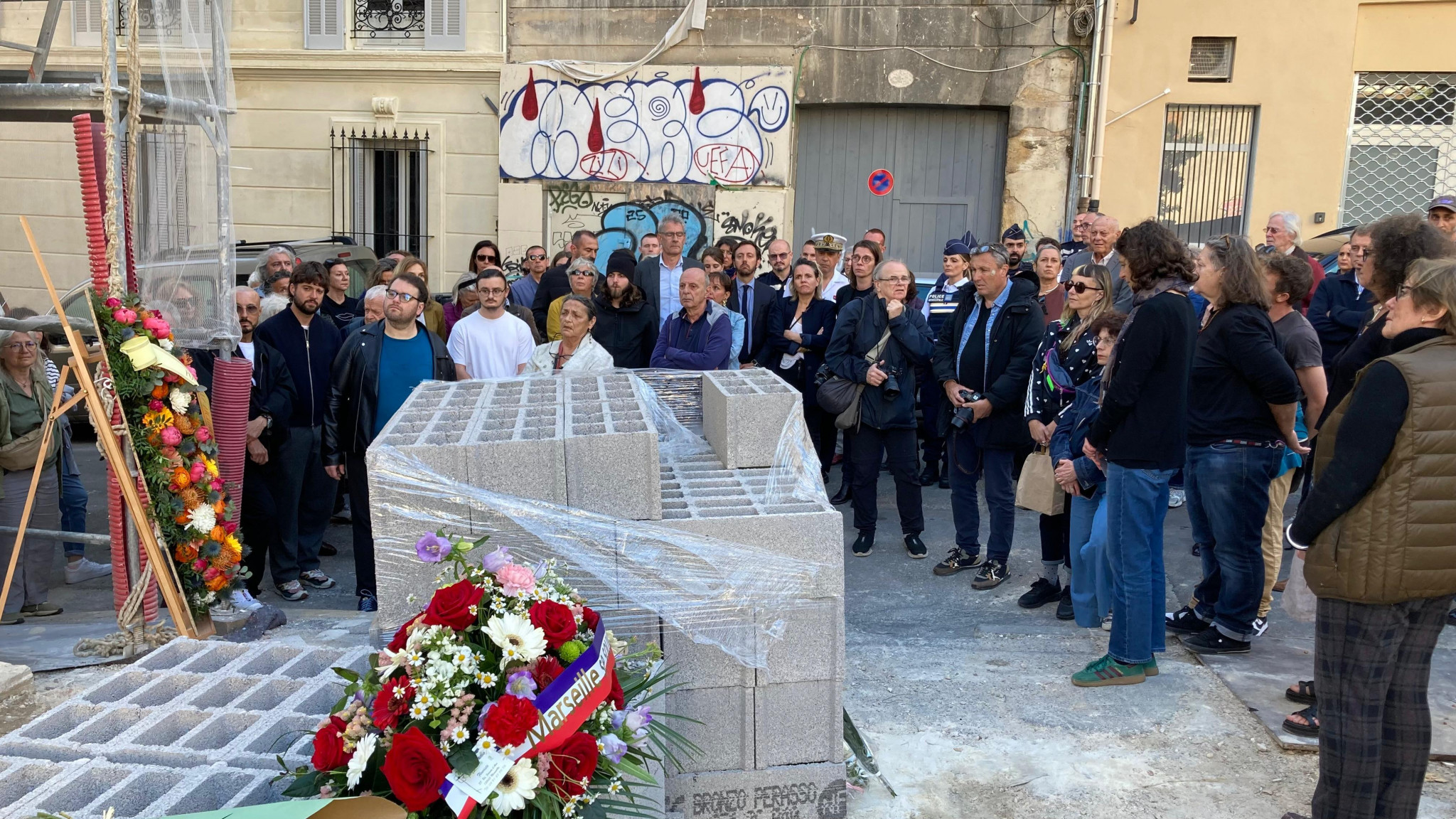 Rue de Tivoli, l’hommage et le sentiment d’abandon