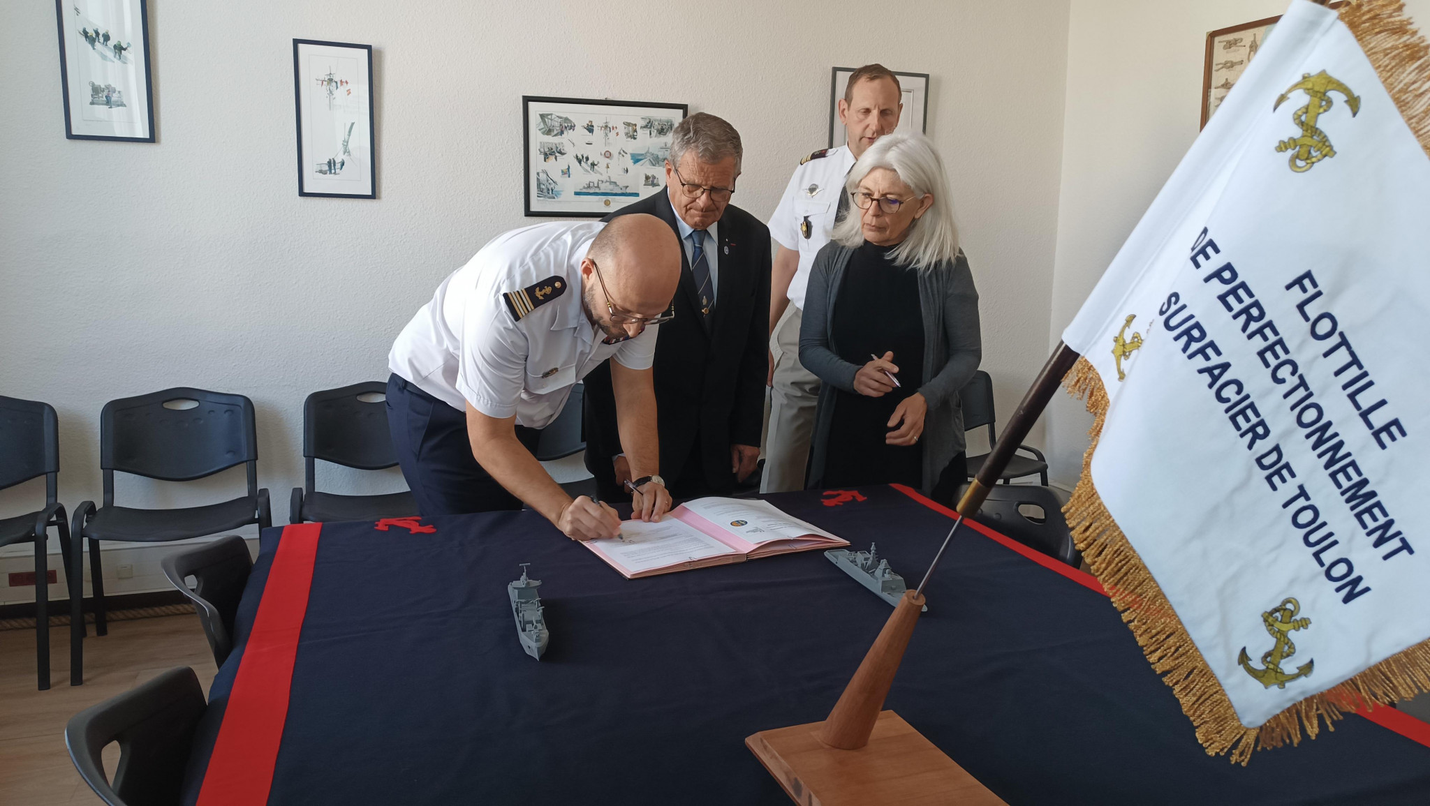 Un partenariat entre la Flotille de Perfectionnement du Surfacier de Toulon et le collège Yves Montand