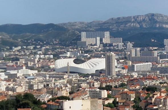 Kanye West reporte son concert au Vélodrome