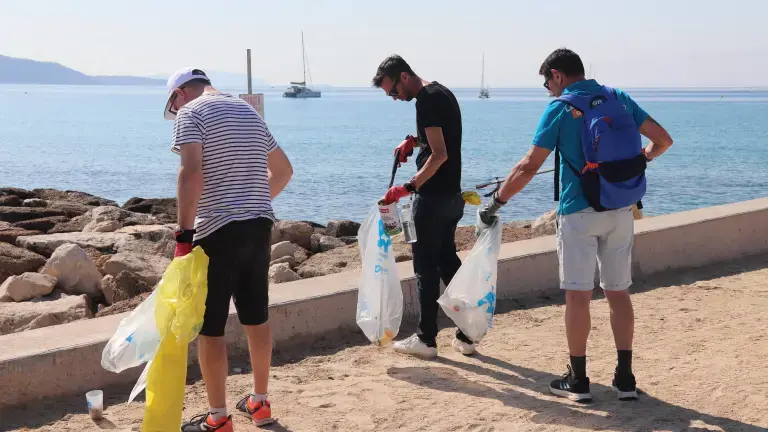 Chasse aux déchets, place aux rochers