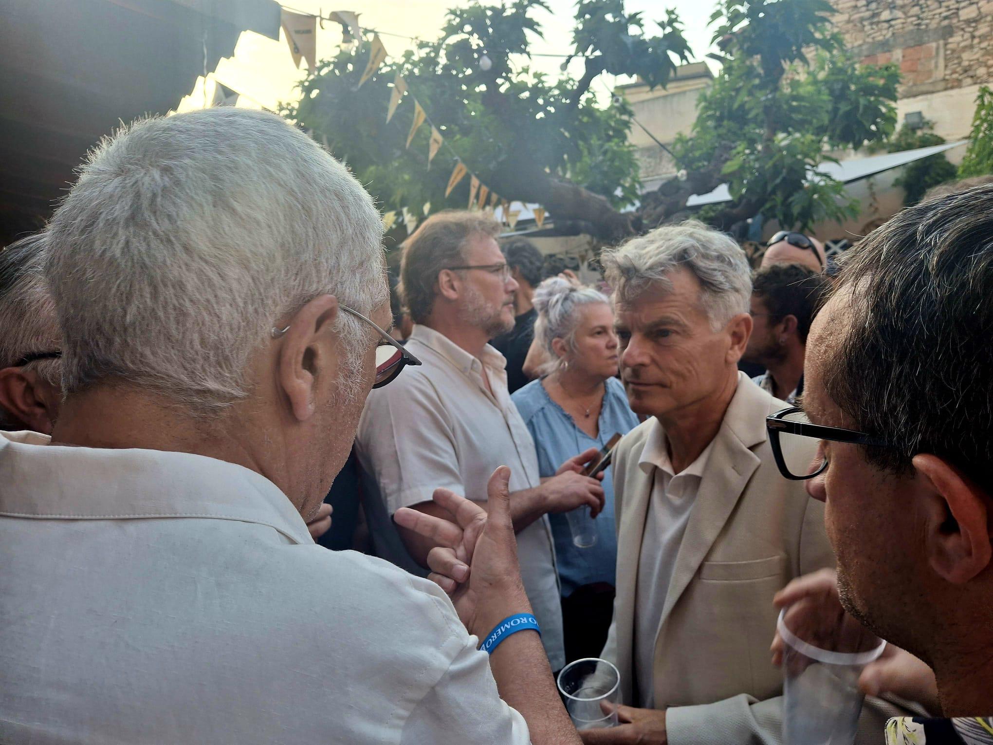 À la feria de Nîmes, Fabien Roussel fête la victoire de la gauche sur l’extrême droite