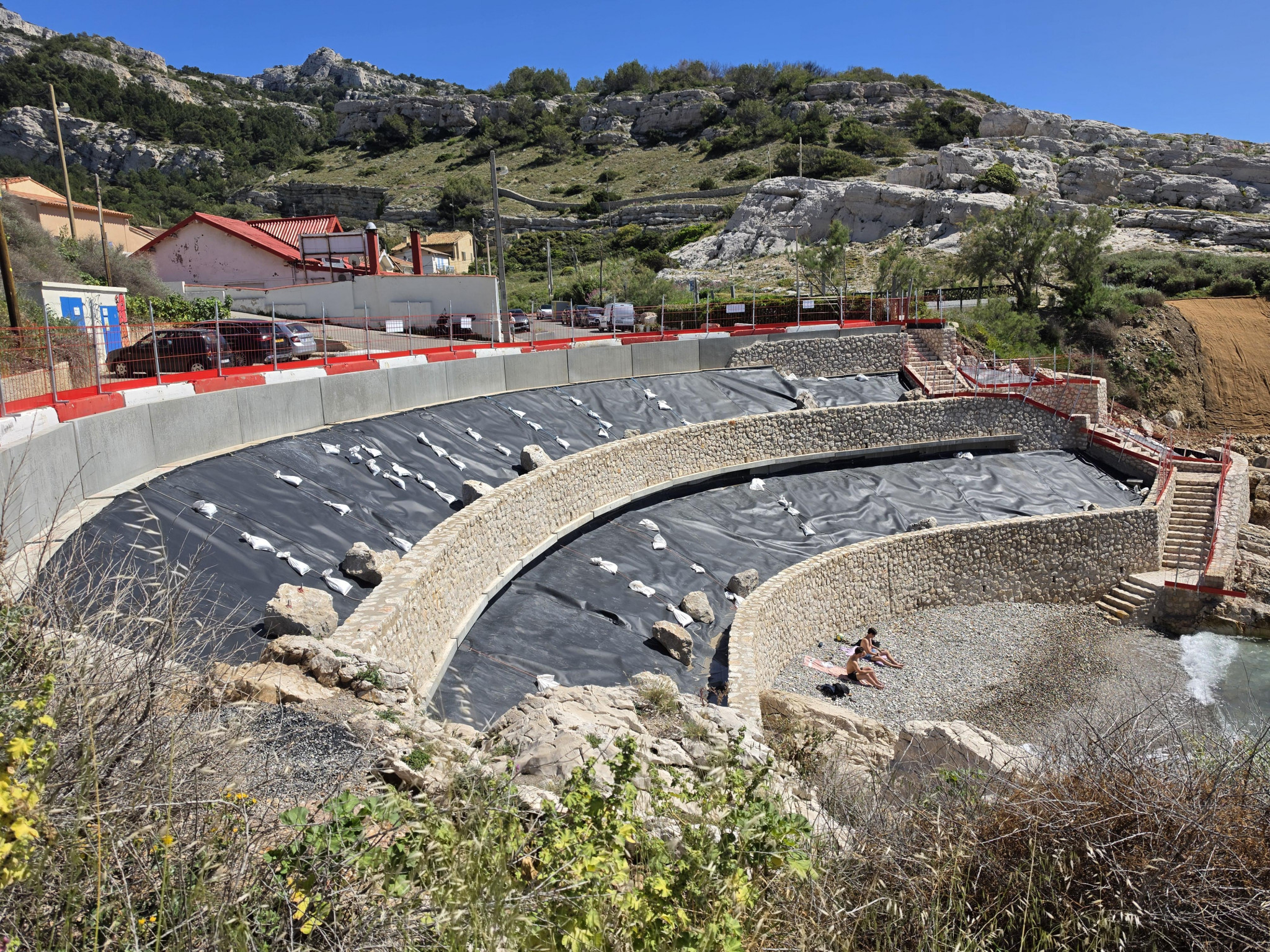 Les calanques marseillaises lentement dépolluées