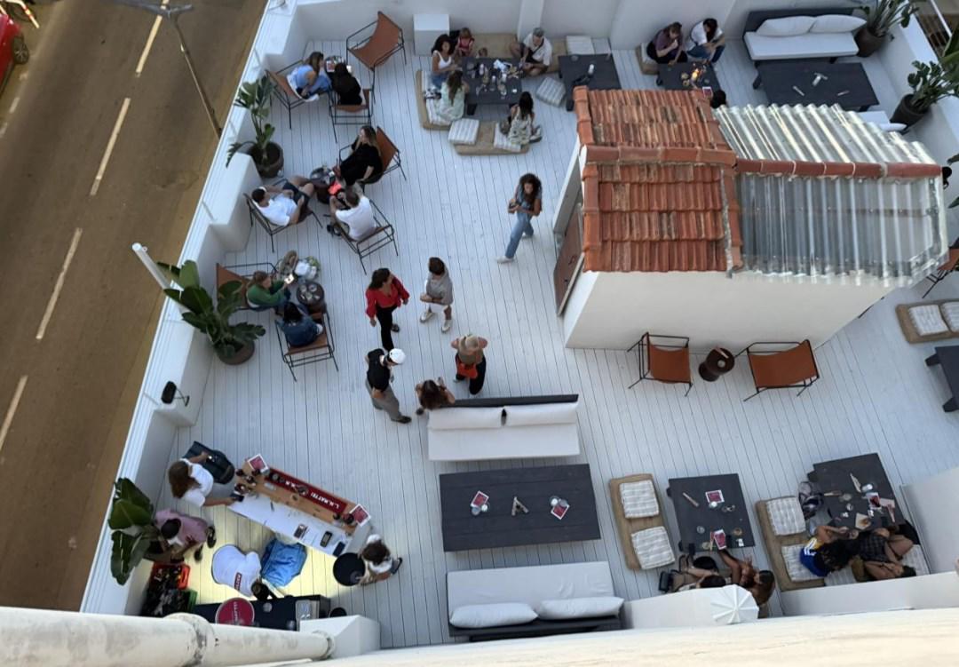 Un bar continue d’exploiter un rooftop illégal à Malmousque