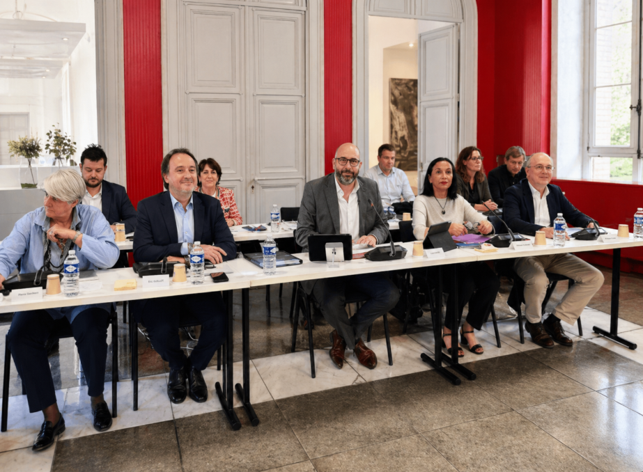 À Nîmes, premier bras de fer entre majorité et RN