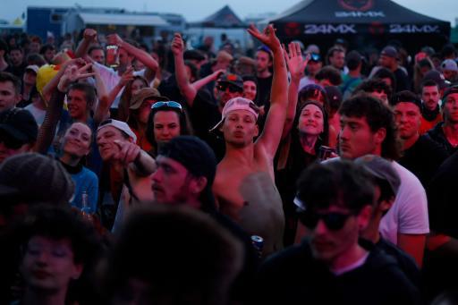Free party, ces jeunes qui défient le gouvernement