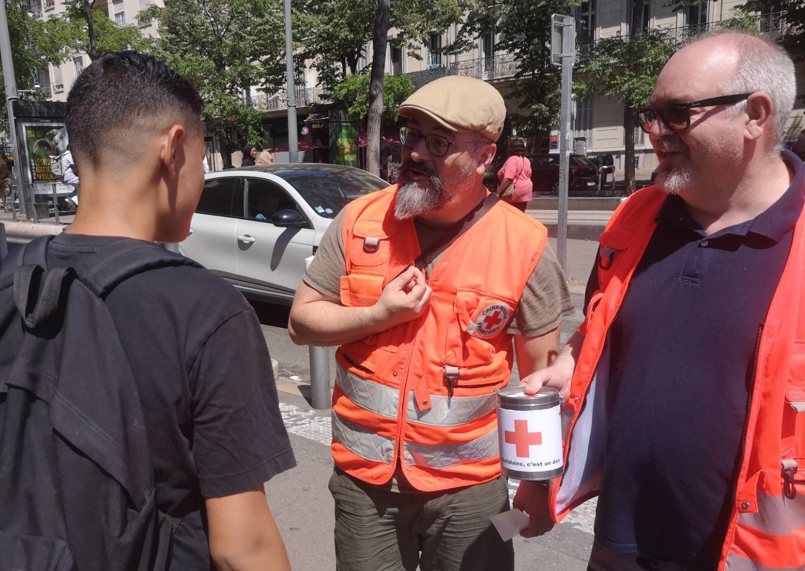 Les bénévoles de la Croix-Rouge en quête de générosité