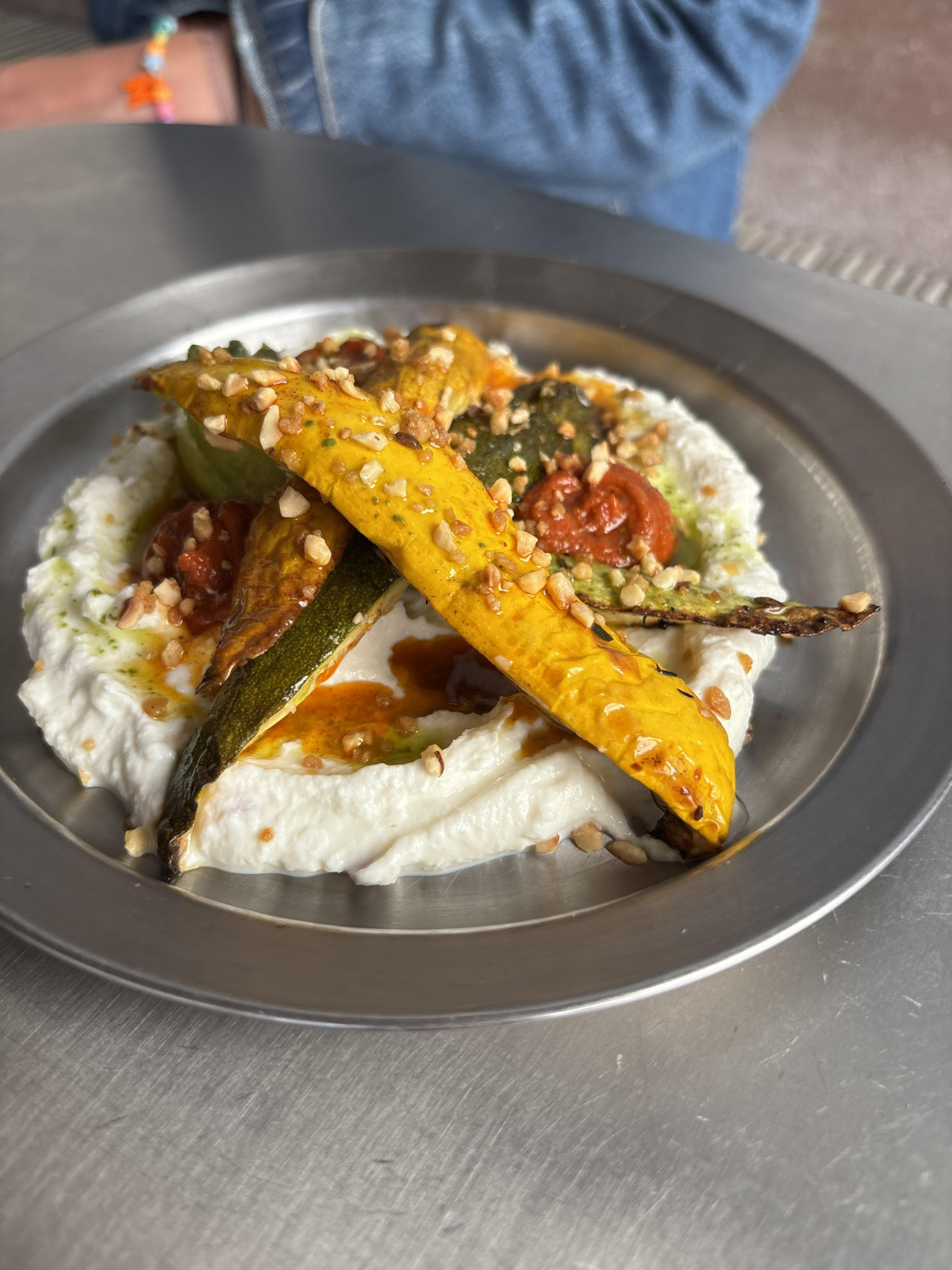 [Recette] Courgettes rôties, ricotta et condiment aux tomates séchées