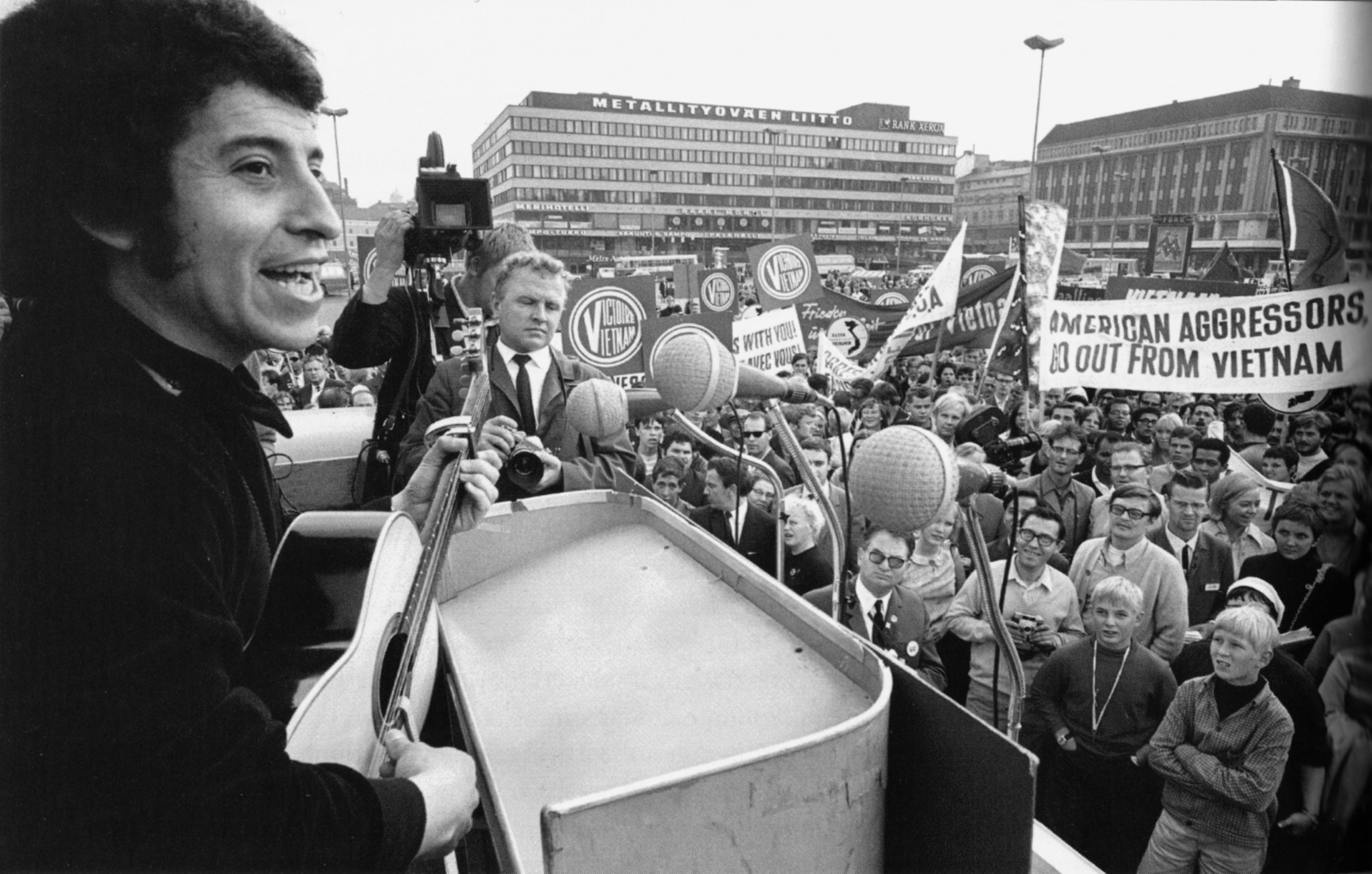 Hommage à Victor Jara : le PCF contre-attaque à Béziers