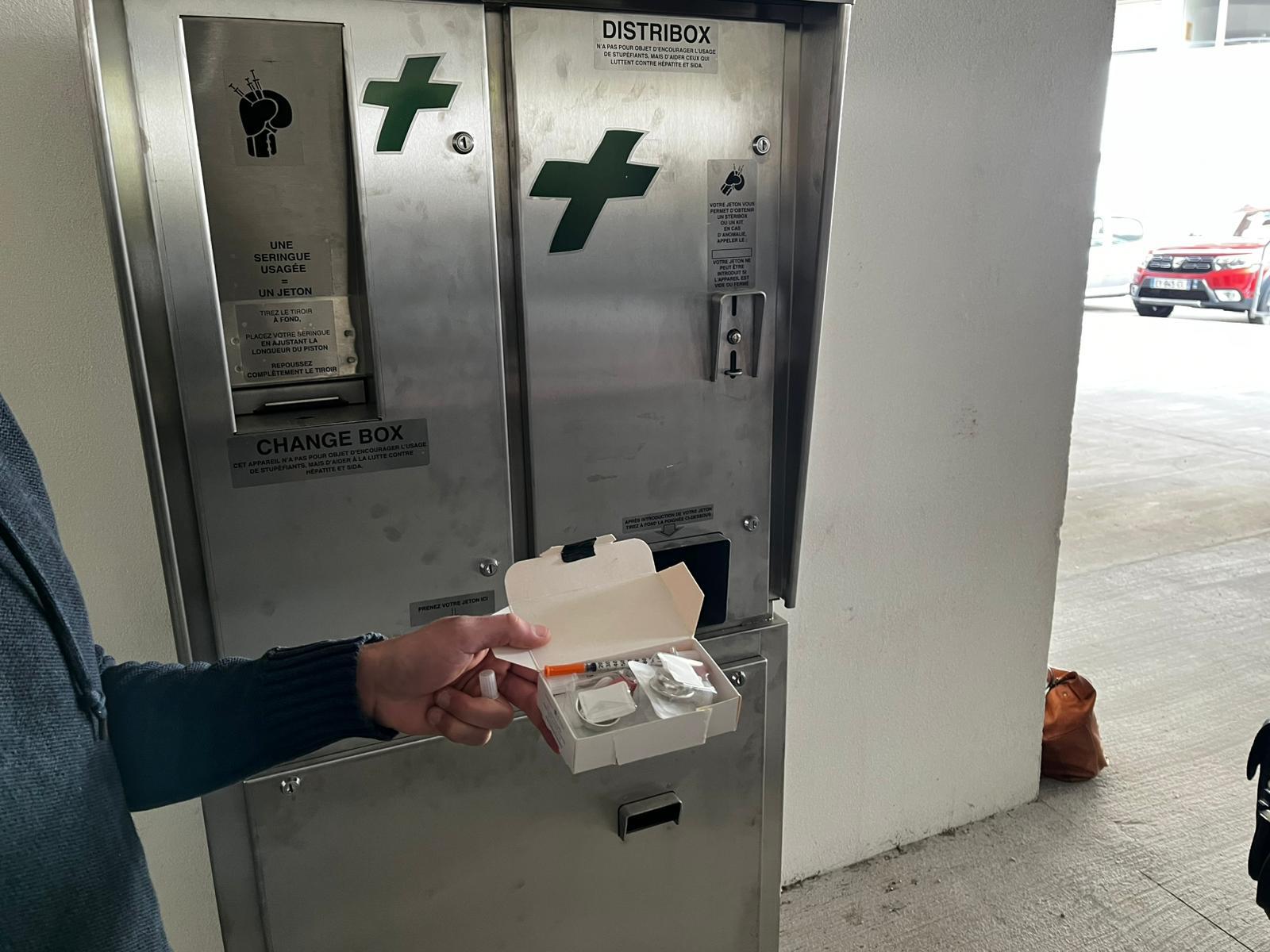 Un distributeur de seringues stériles installé à l’hôpital de Gap
