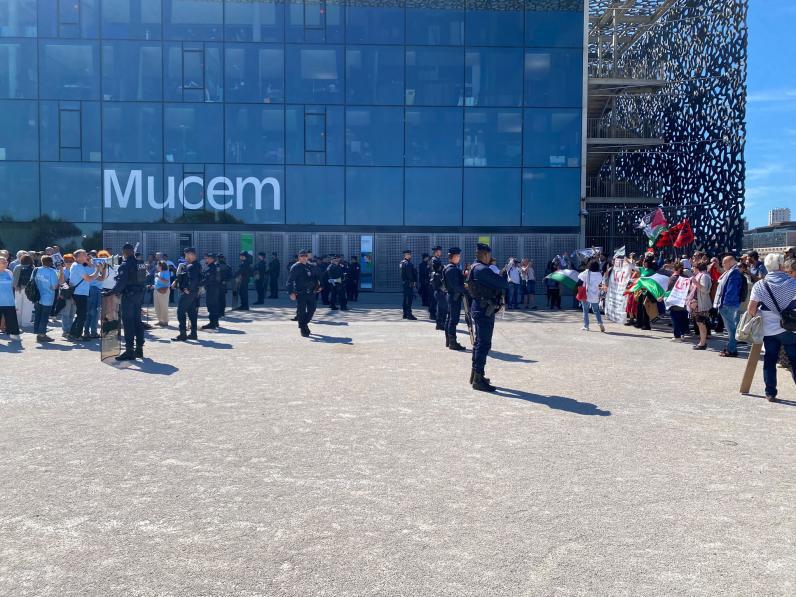 Confrontation entre manifestants du Crif et pro-palestiniens devant le Mucem