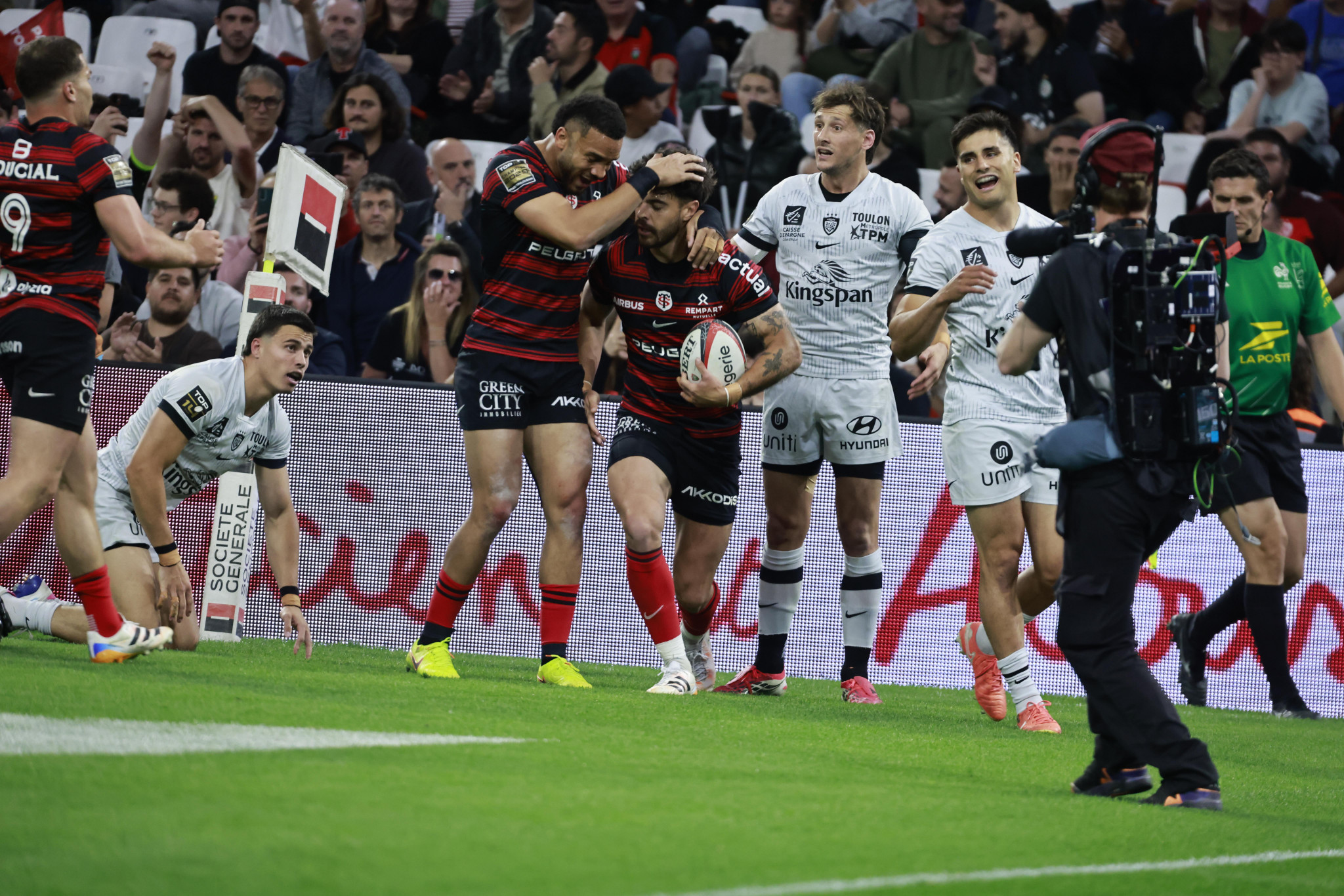 Top 14 : Le RC Toulon s’incline face à Toulouse et voit les phases finales s’éloigner