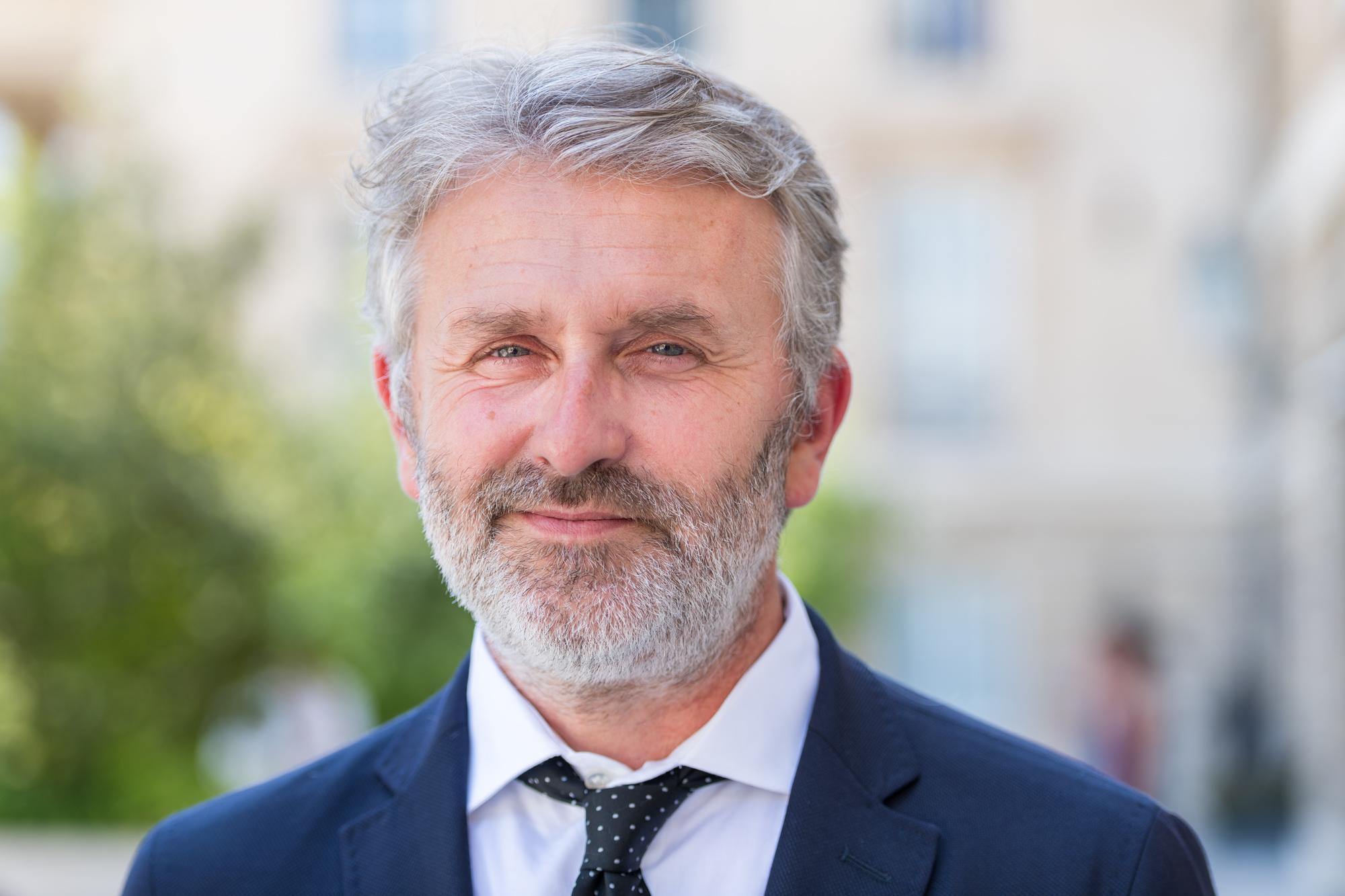[Entretien] Yannick Monnet : «&nbsp;Une triple peine pour les femmes victimes d’un cancer du sein&nbsp;»