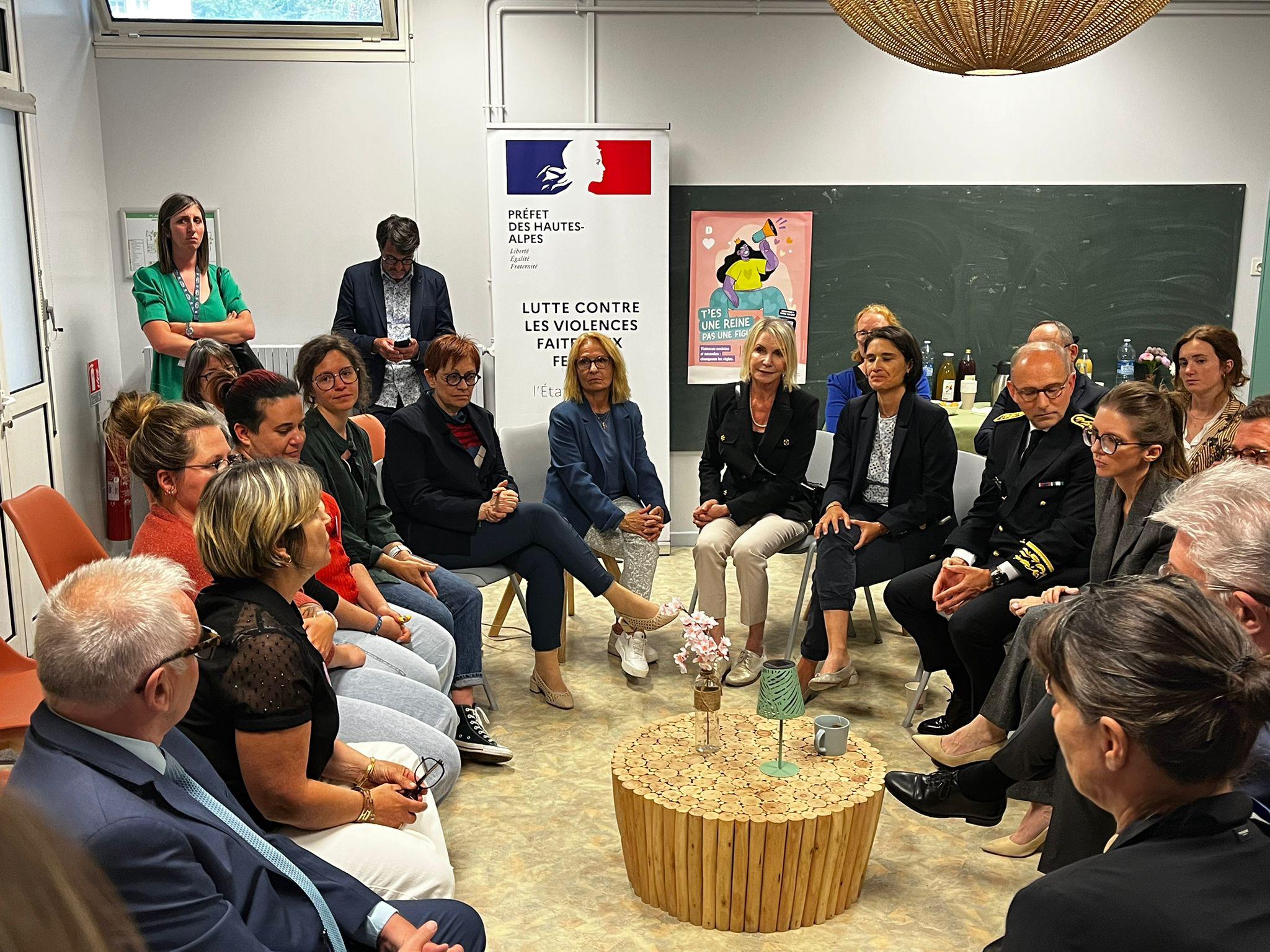 La ministre Aurore Bergé s’est rendue à Briançon pour échanger