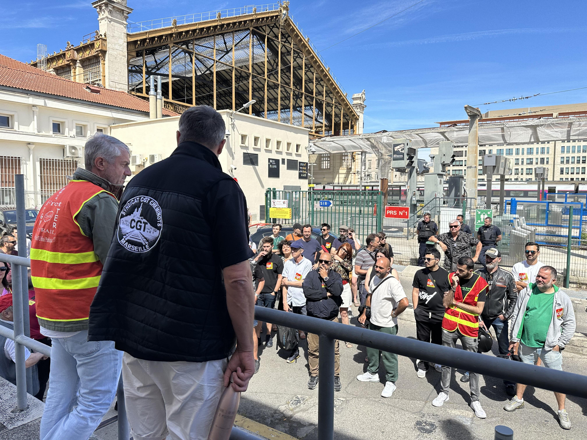 En grève, les cheminots relèvent la tête à Marseille
