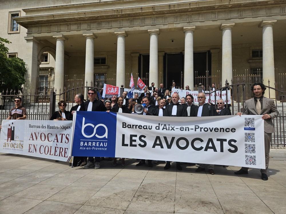 À Aix, les robes noires aussi en colère
