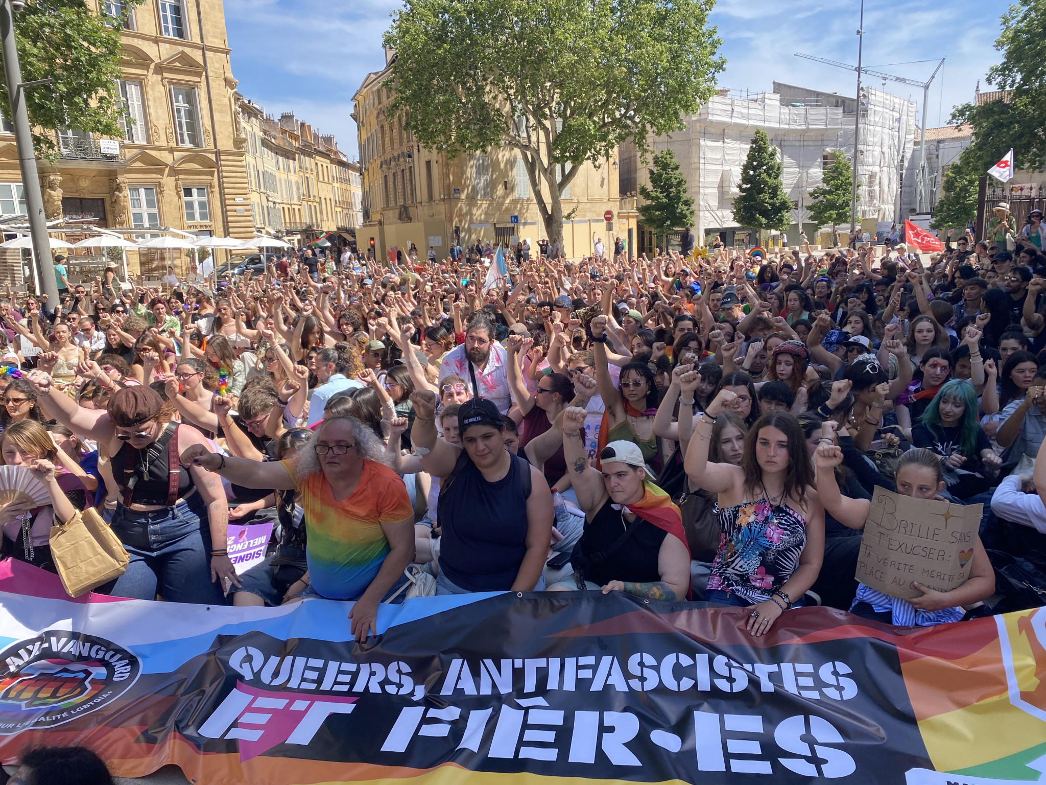 Plus de 800 personnes dans la rue pour défendre les droits LGBT