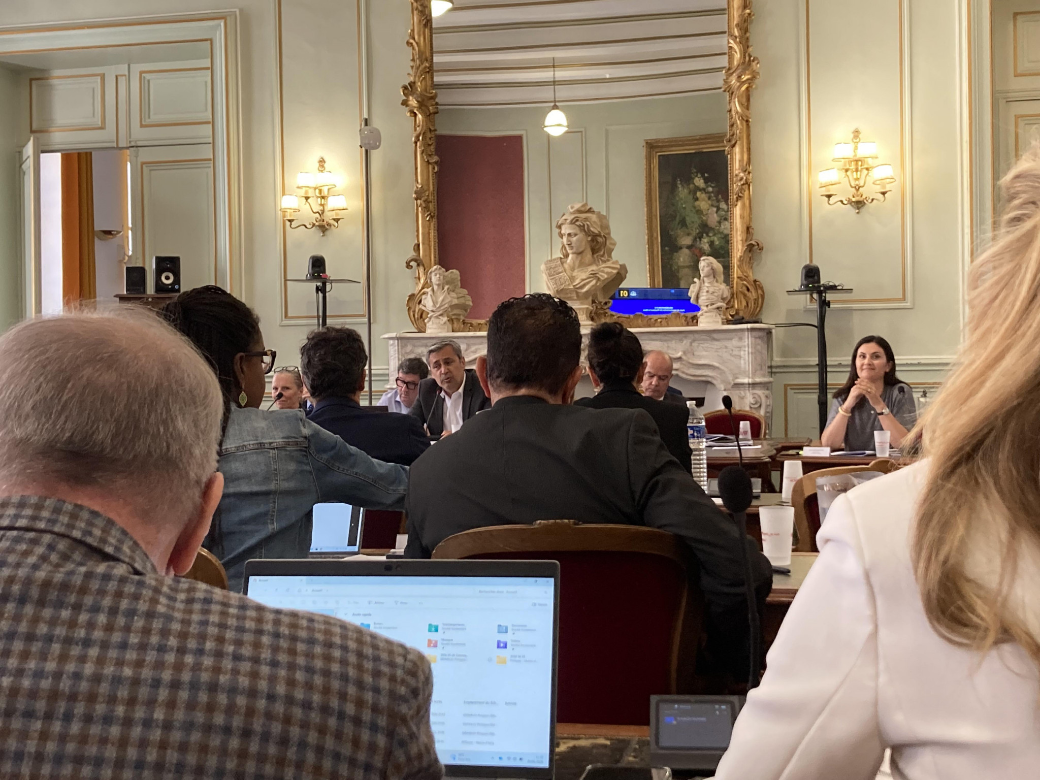 Finances, circulation, cours d’école… conseil tendu en vue