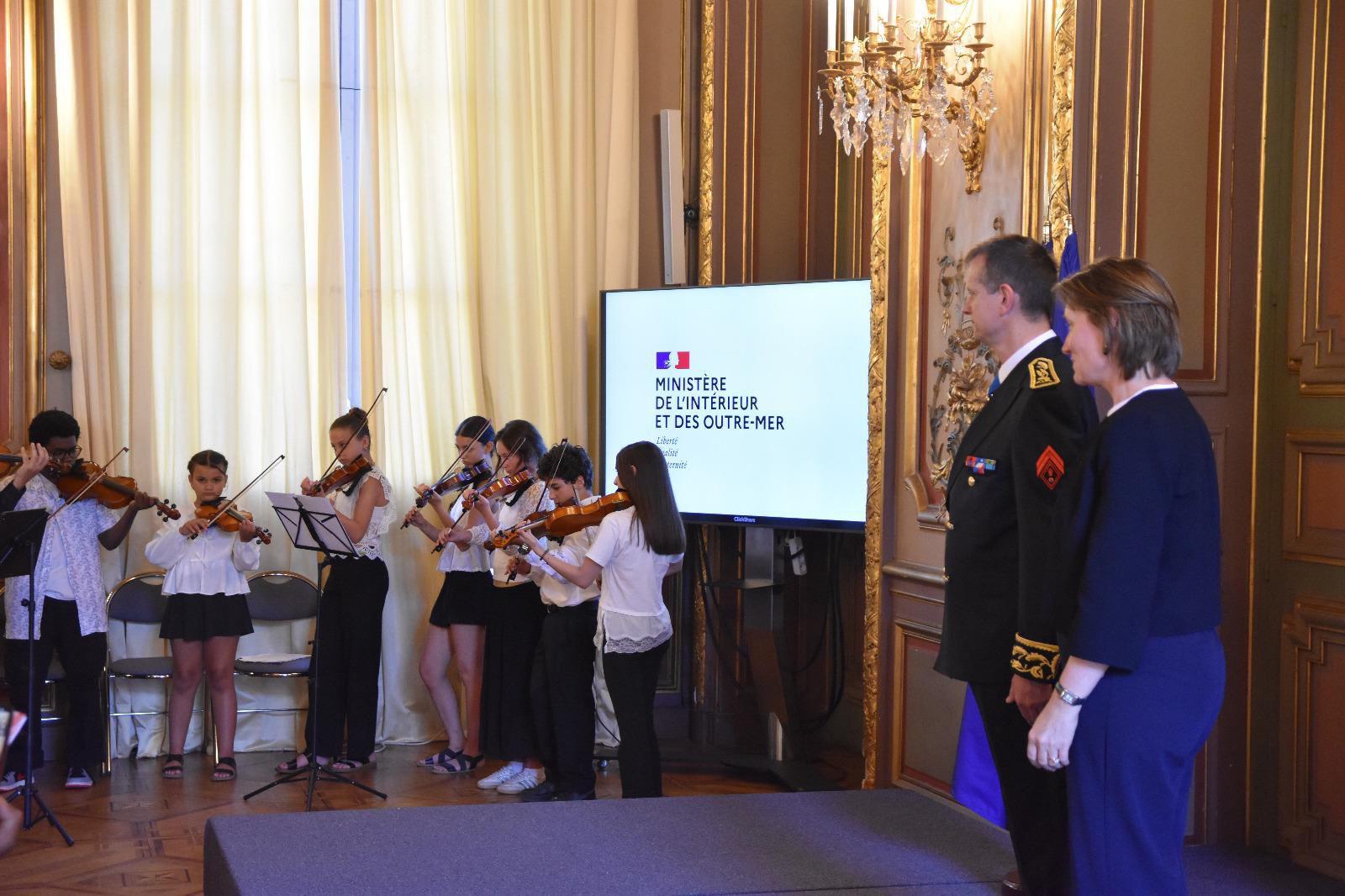 Marseille: ces nouveaux citoyens devenus français en préfecture