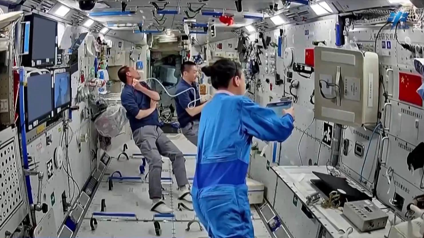 [Passerelle interculturelle] Un mois en orbite&nbsp;: l’équipage de Shenzhou-23 poursuit ses expériences scientifiques et sa vie quotidienne dans l’espace
