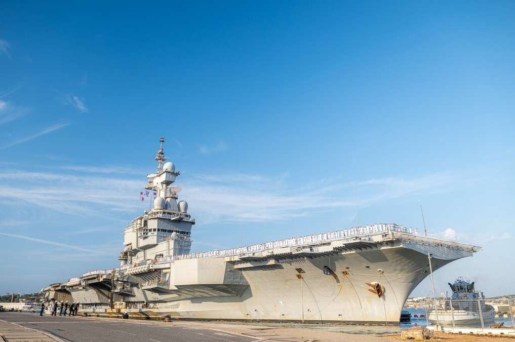Le Charles de Gaulle de retour dans la Rade après cinq mois et demi de mission