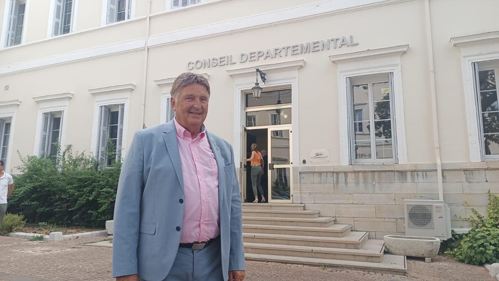 Fernand Brun nouveau conseiller départemental du canton du Luc, le montant du remboursement de la dette du Grand Prix du Castellet contesté
